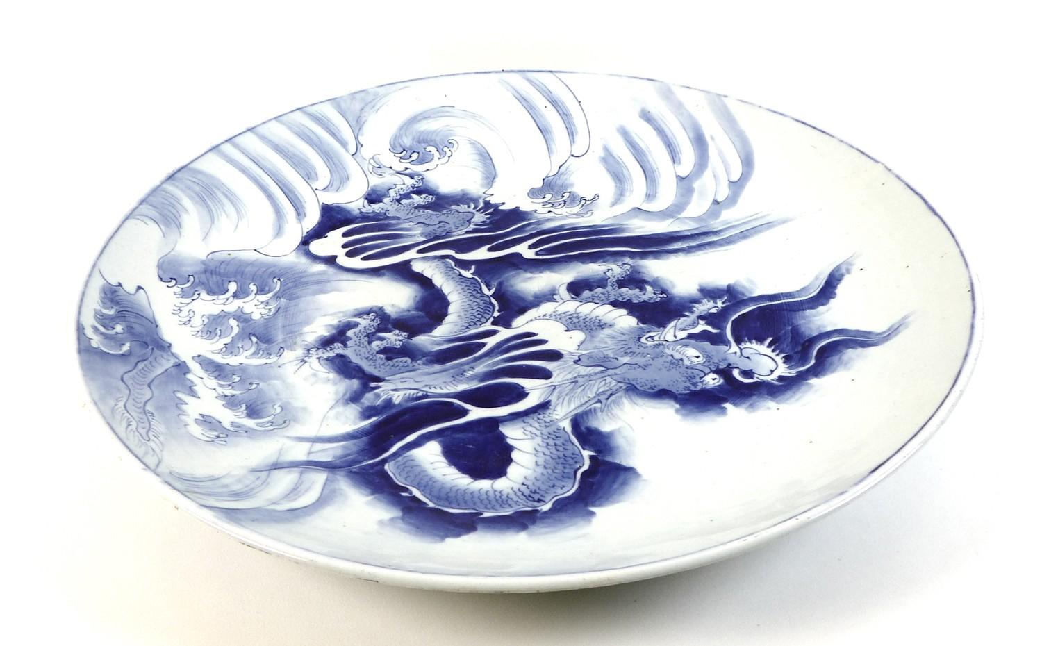 A pair of large Chinese Export porcelain 'Dragon' chargers, Qing Dynasty, late 19th / early 20th - Image 16 of 43