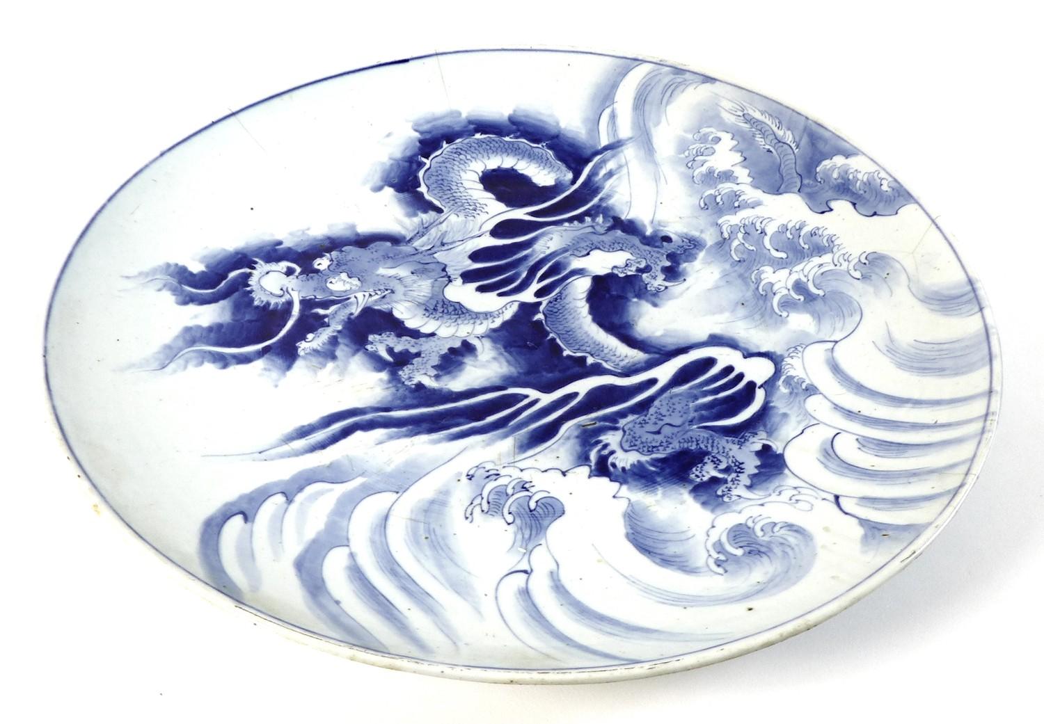 A pair of large Chinese Export porcelain 'Dragon' chargers, Qing Dynasty, late 19th / early 20th - Image 22 of 43