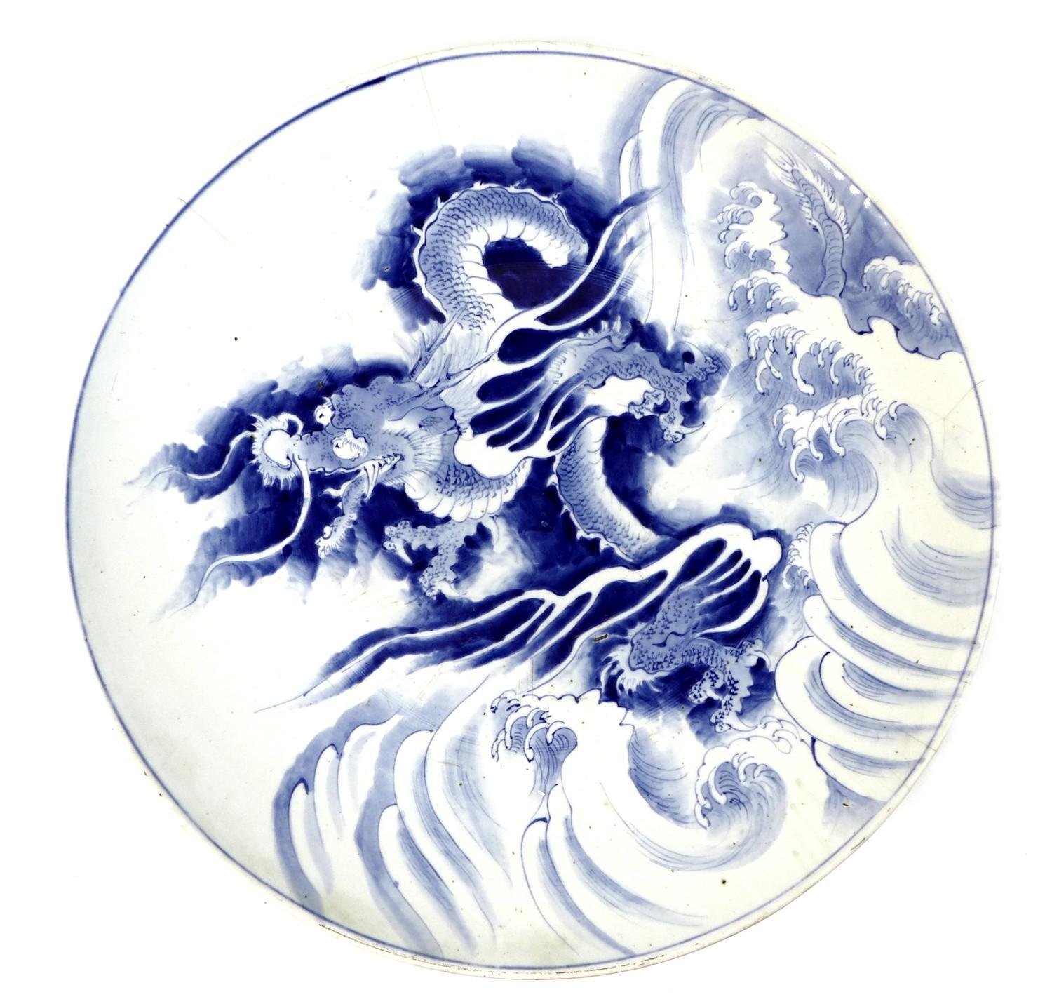A pair of large Chinese Export porcelain 'Dragon' chargers, Qing Dynasty, late 19th / early 20th - Image 21 of 43
