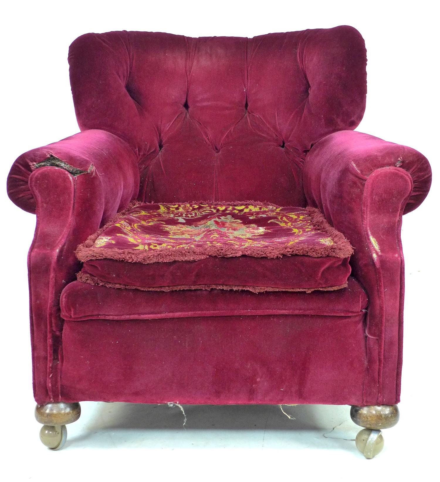 An Edwardian button back three seater sofa, 161 by 107 by 86cm high, together with a matching wing - Image 6 of 8