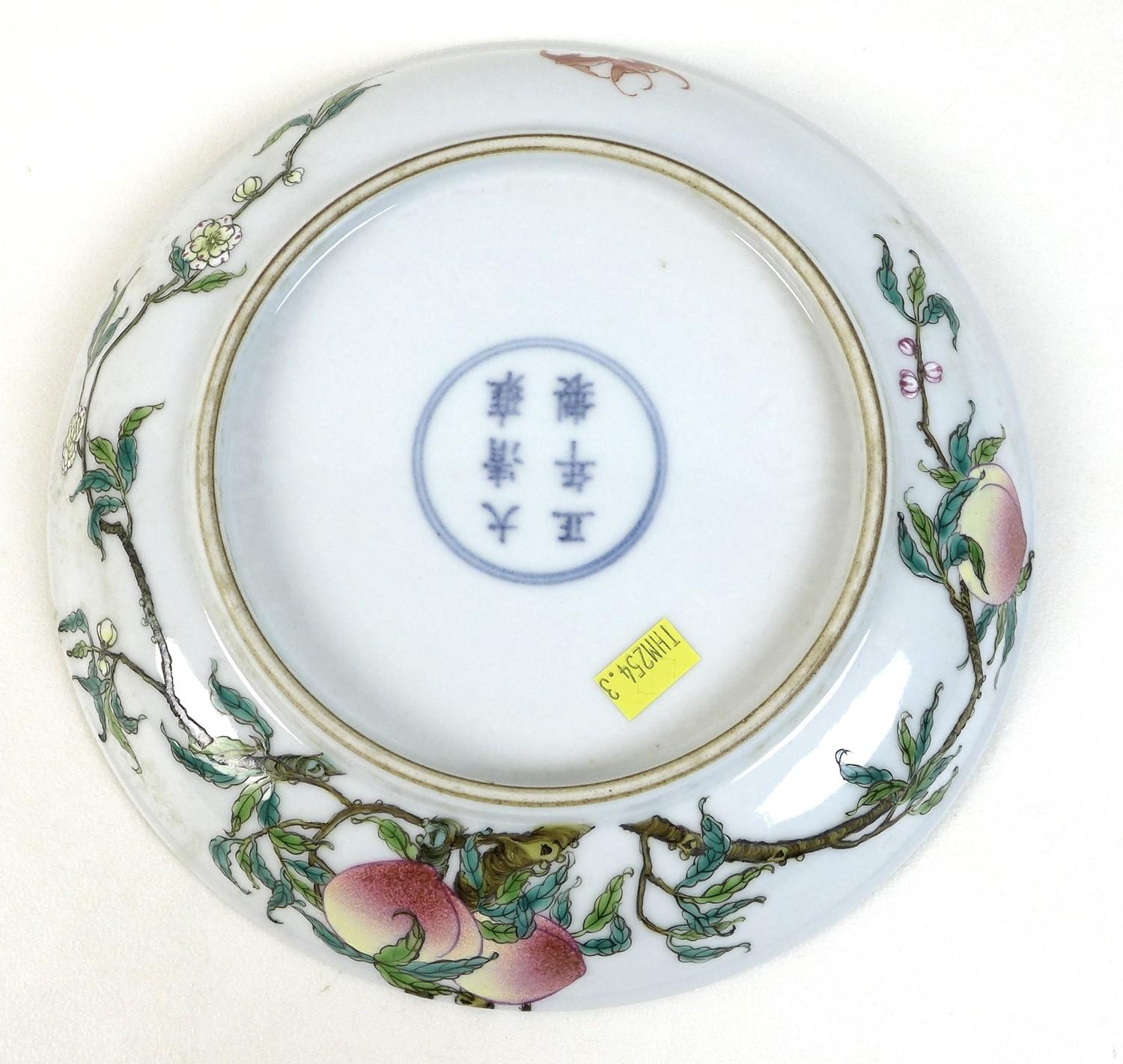 A Chinese famille verte dish, late 20th century, in Qing style, decorated with three bats amongst - Image 3 of 4