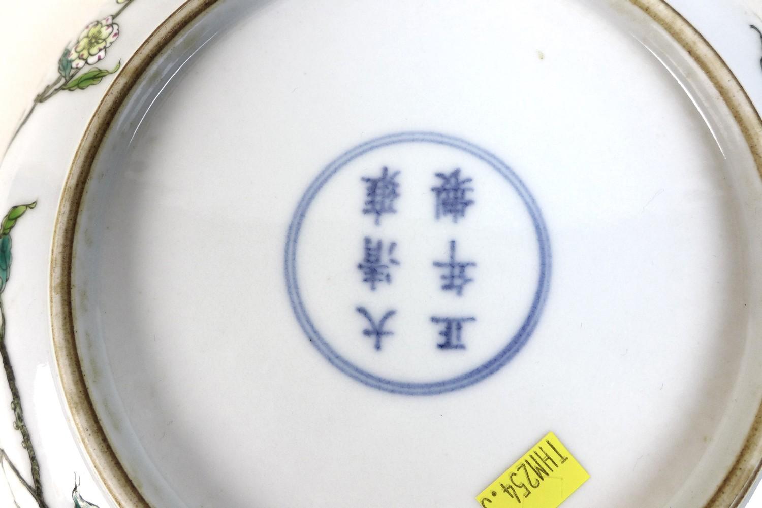 A Chinese famille verte dish, late 20th century, in Qing style, decorated with three bats amongst - Image 4 of 4