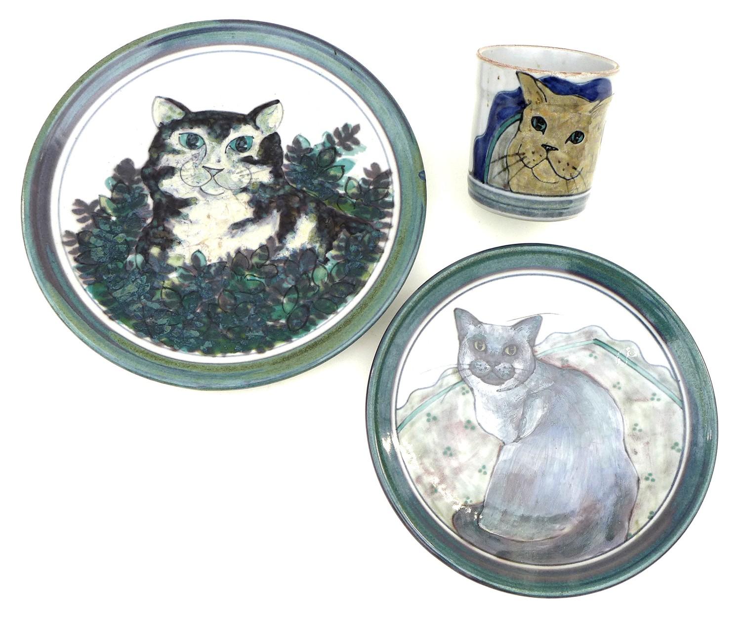 A group of Highland Stoneware pottery all depicting cats, comprising one medium bowl, one square - Image 2 of 4