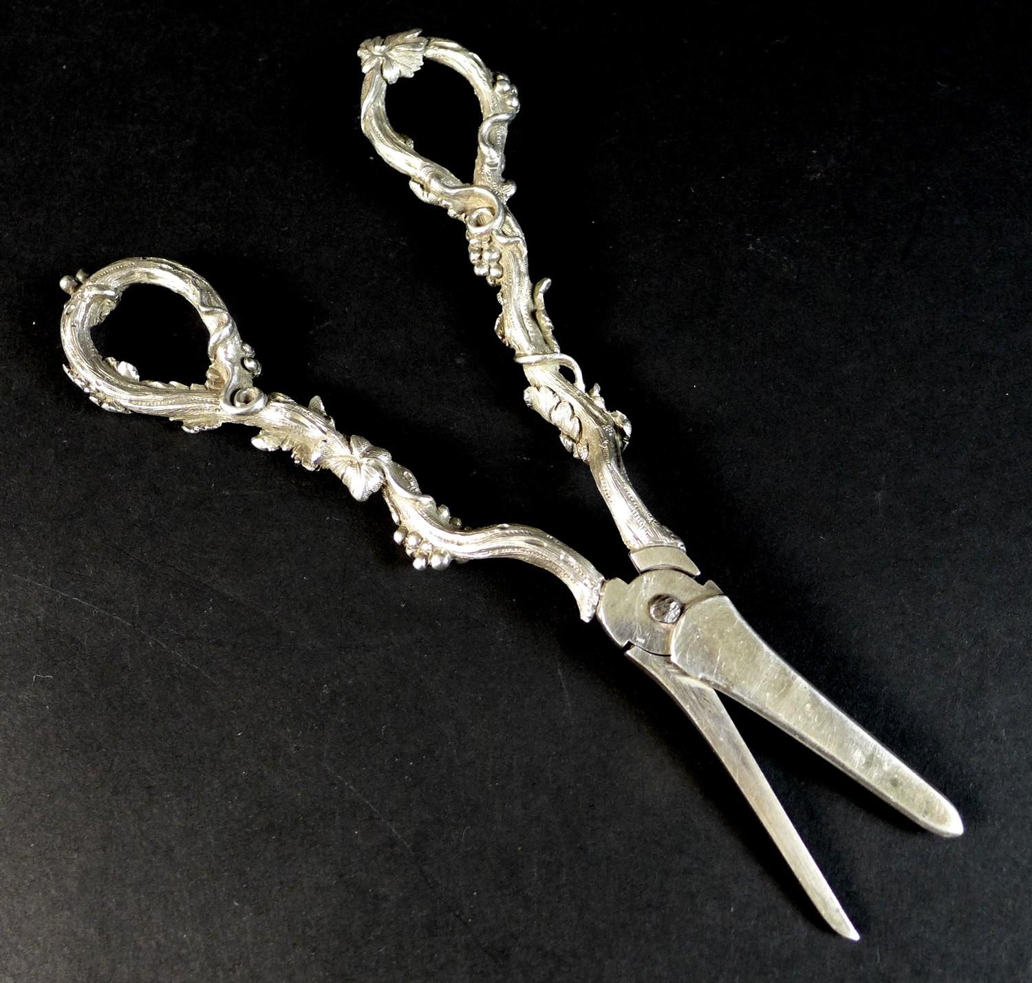 A pair of Victorian silver grape scissors, with ornate handles decorated with vines and grapes, H - Image 5 of 8