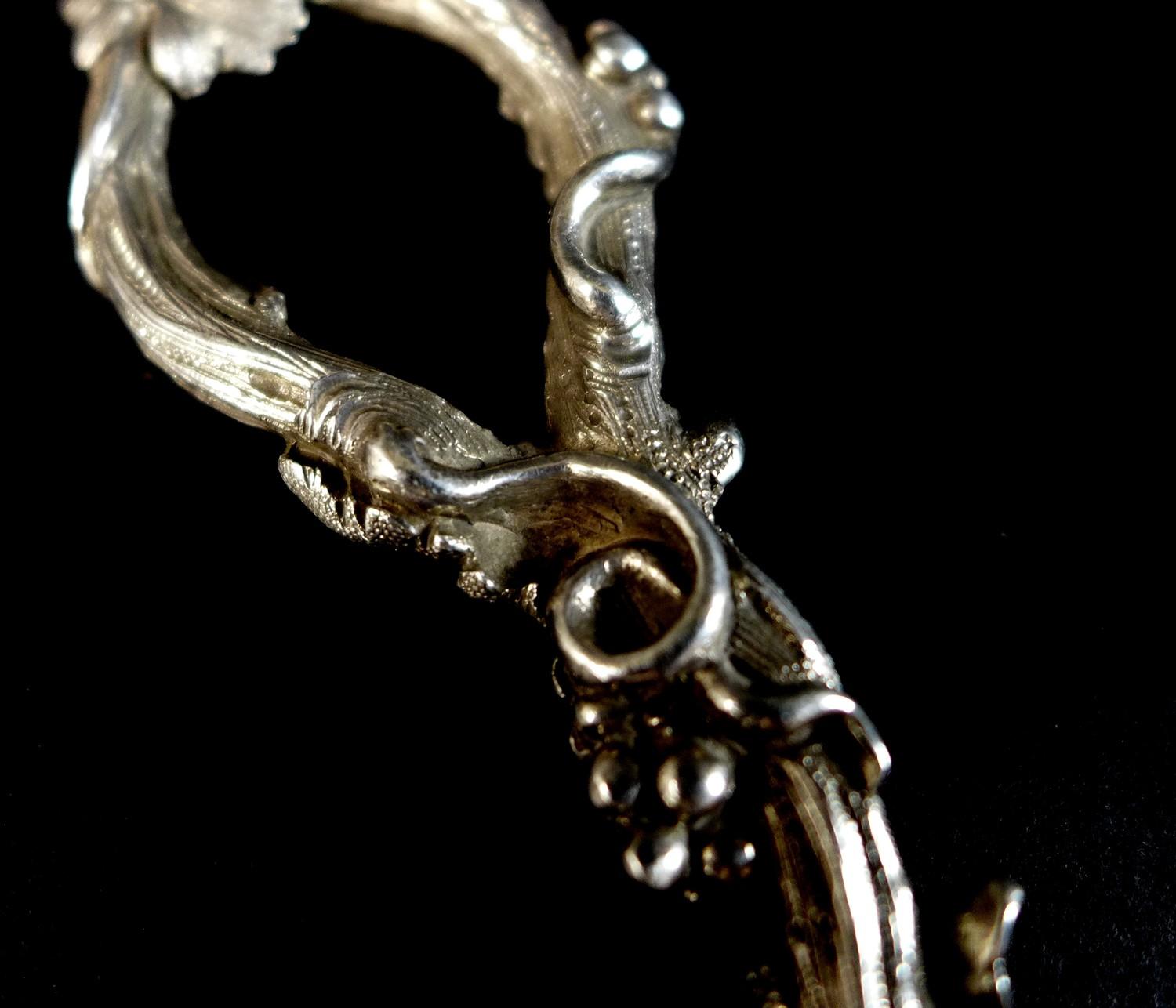 A pair of Victorian silver grape scissors, with ornate handles decorated with vines and grapes, H - Image 6 of 8