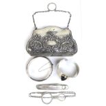 An Edwardian silver evening purse, complete with finger loop and chain, Samuel M Levi, Birmingham
