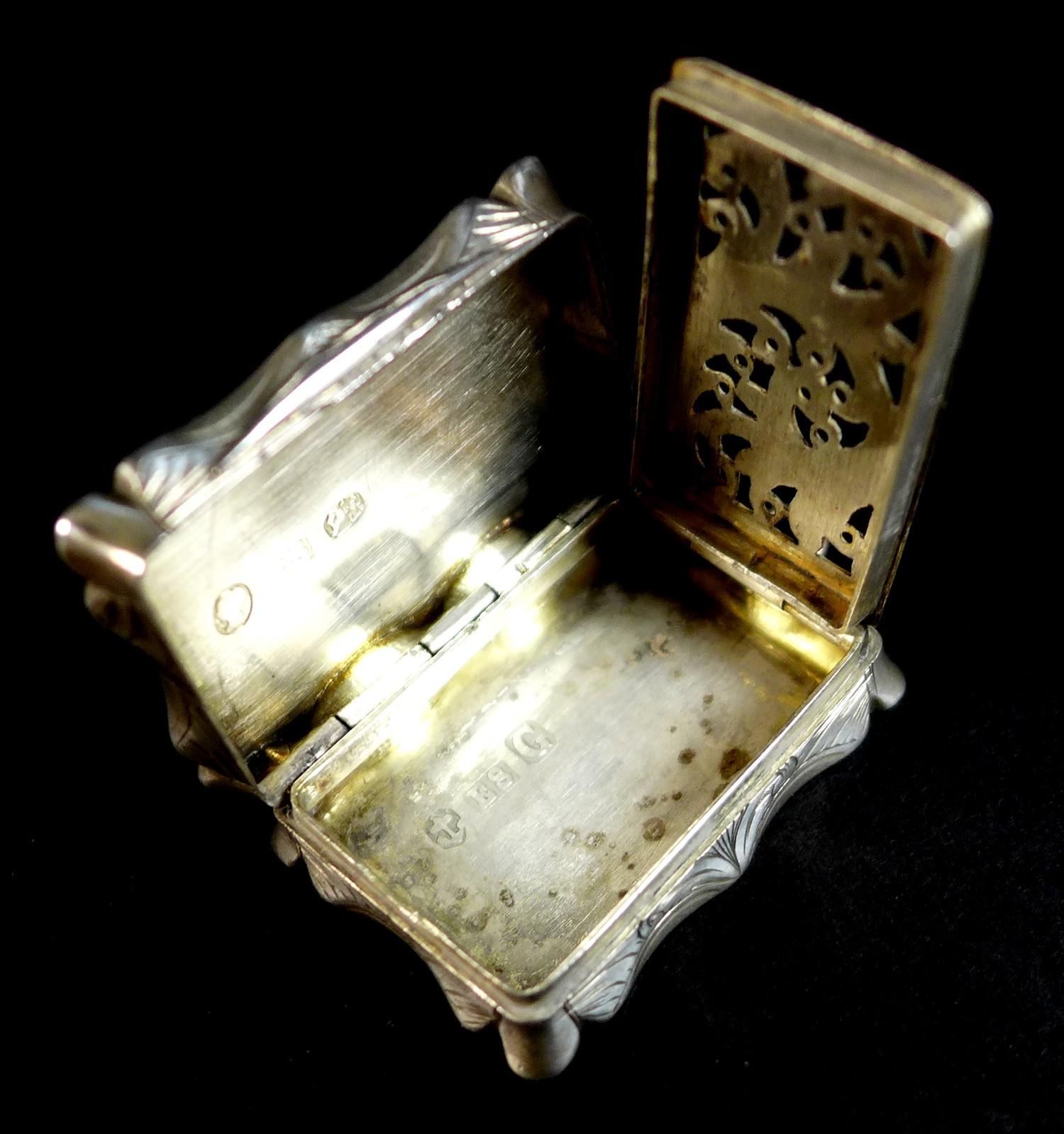 A Victorian silver vinaigrette, of shaped rectangular form, with wave engine turned decoration to - Image 6 of 7