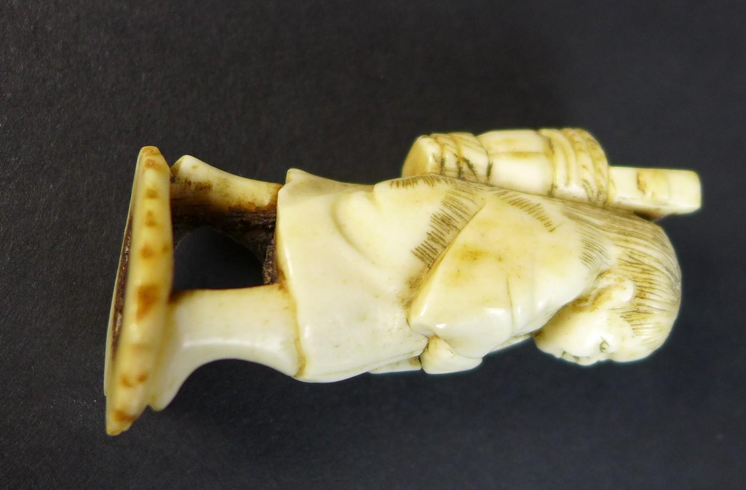 A group of Japanese Meiji period ivory figures comprising three netsuke, one of a gentleman with a - Image 6 of 10