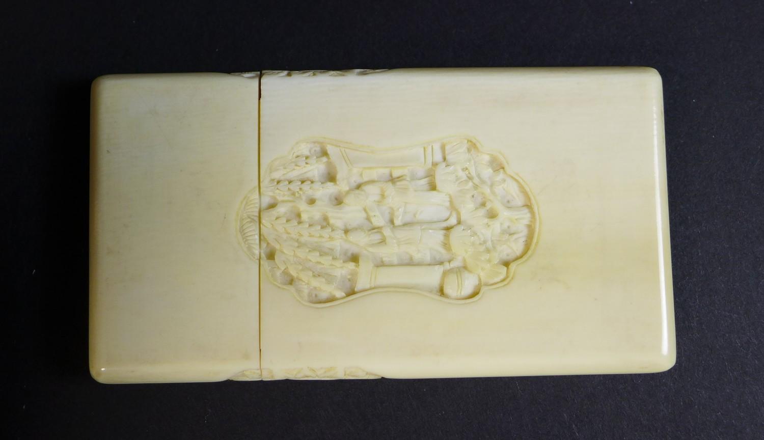 A group of three late 19th / early 20th century Chinese ivory items comprising a card case, the - Image 9 of 13