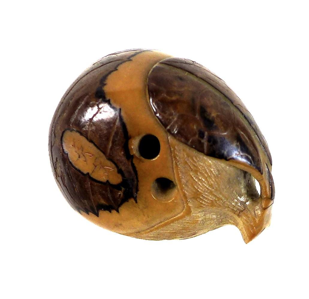 A Japanese Katabori netsuke, likely Meiji period, made out of a tagua nut and shell and carved in - Image 5 of 7