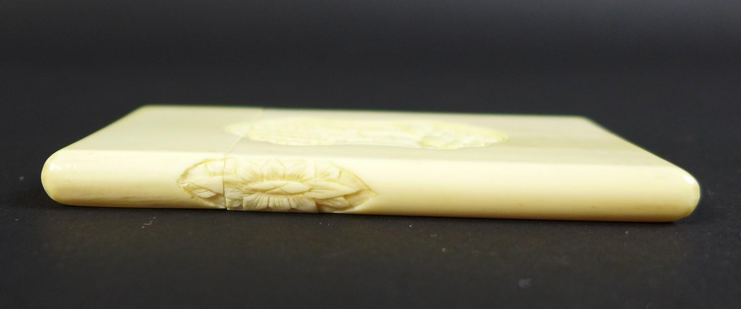 A group of three late 19th / early 20th century Chinese ivory items comprising a card case, the - Image 8 of 13