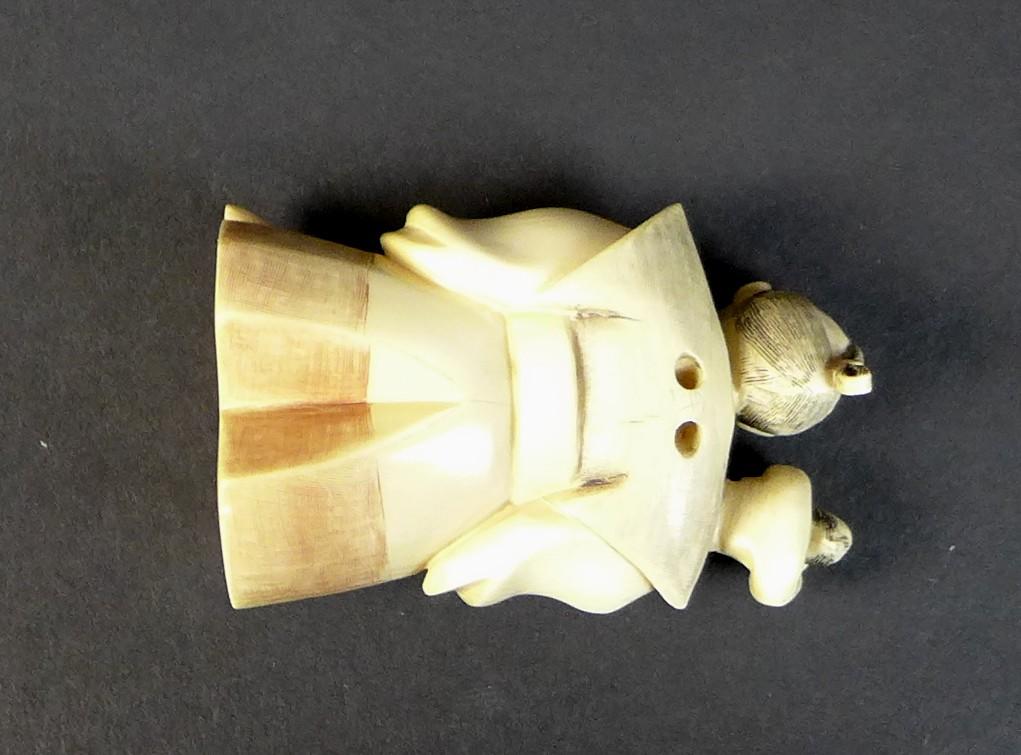 A group of Japanese Meiji period ivory figures comprising three netsuke, one of a gentleman with a - Image 10 of 10