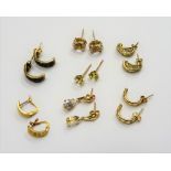 A pair of gold earrings of curved design, detailed 18 K,