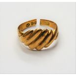 A 15ct gold gentleman's ring, with ridged decoration, the shank cut, Chester 1902, weight 5.8 gms.