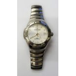 A Universal Geneve steel cased electronic gentleman's wristwatch,