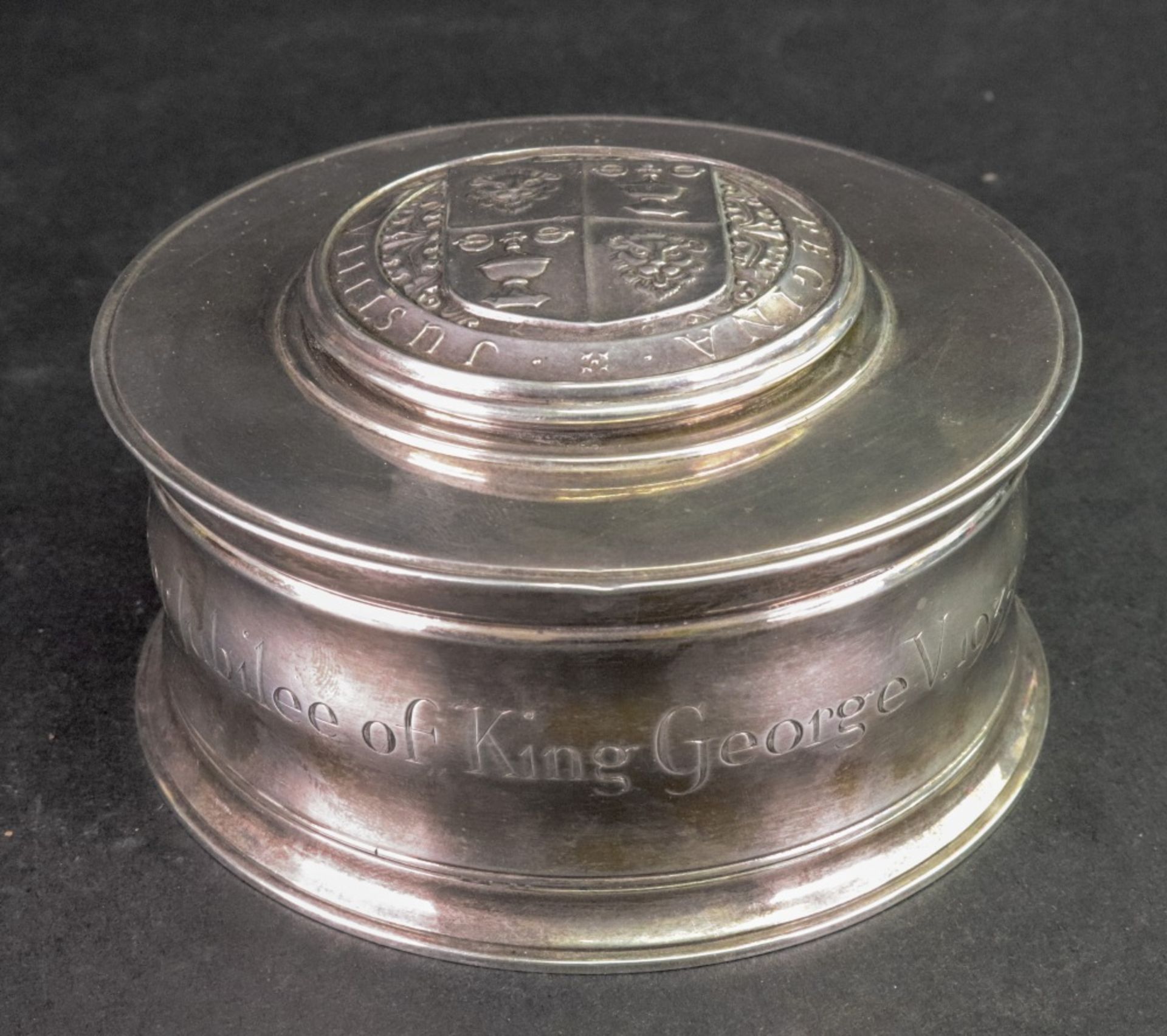 A circular silver inkwell, Garrard & Co, London 1935, Jubilee marks,