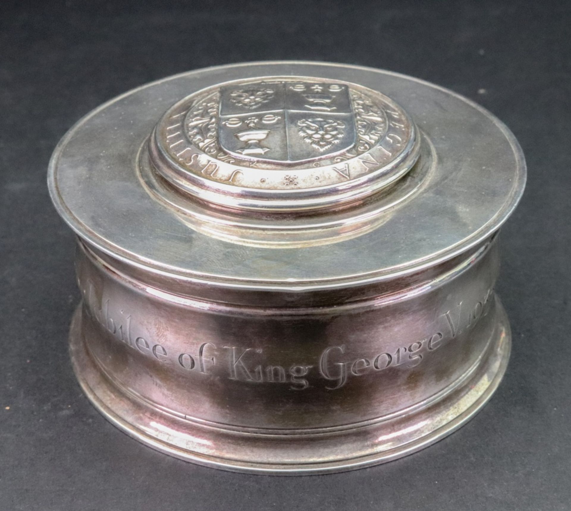 A circular silver inkwell, Garrard & Co, London 1935, Jubilee marks, - Image 2 of 10