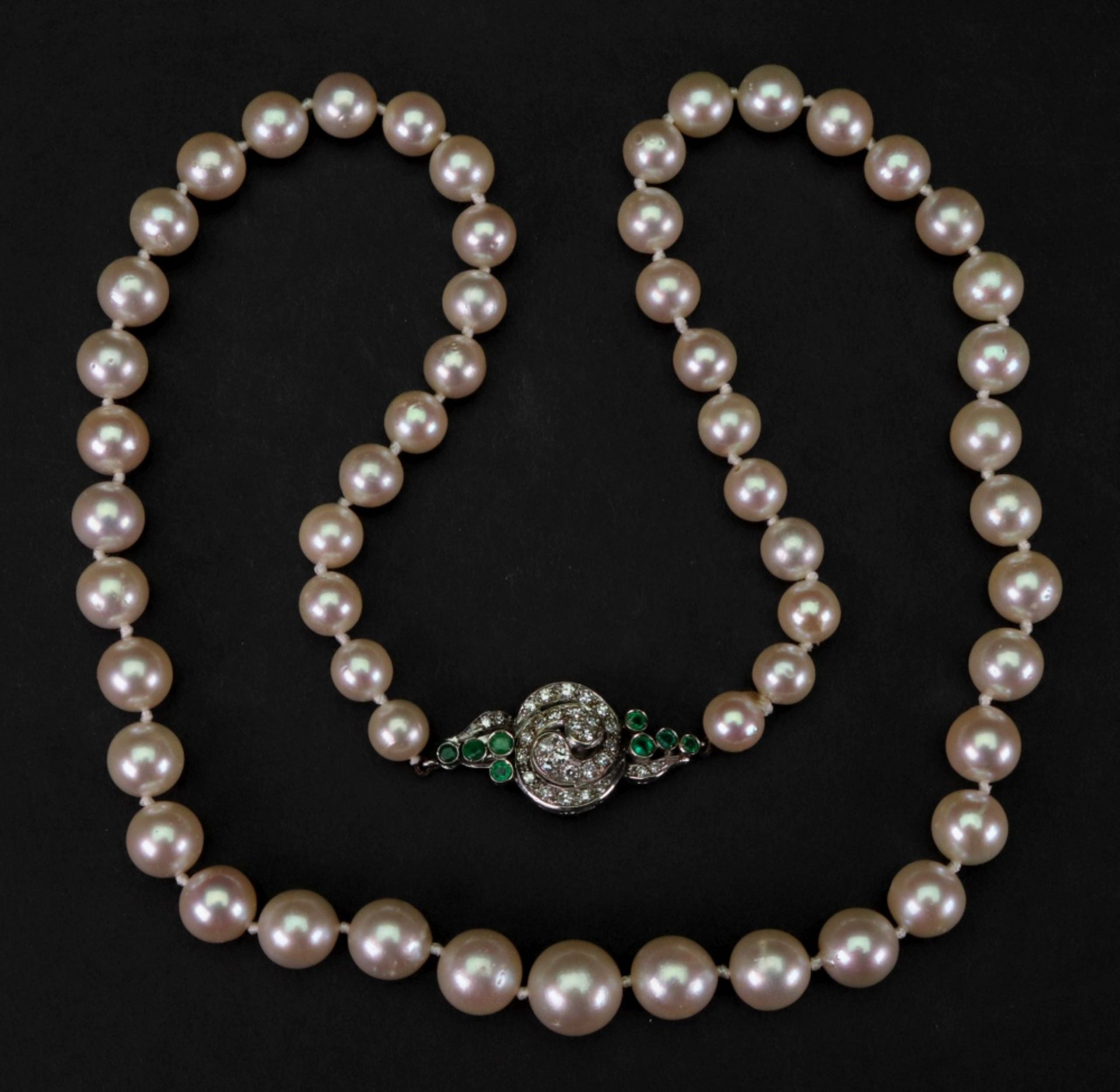 A single row cultured pearl necklace, of graduated design, the cultured pearls measuring from 10. - Image 2 of 2