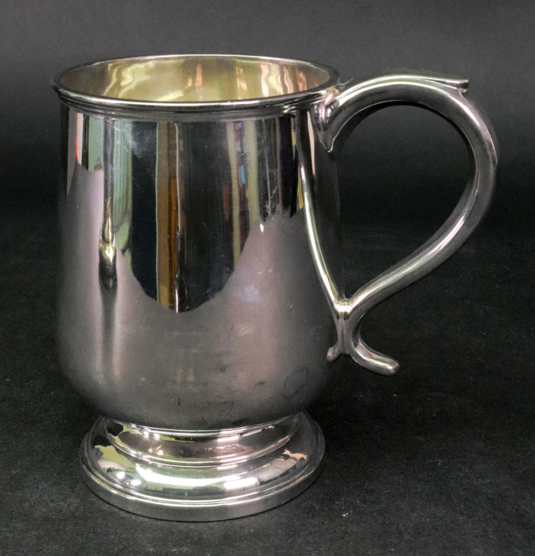 A George II style silver pint mug, Walker & Hall, Sheffield 1922, 10ozs, monogrammed, 12.5cm high. - Image 2 of 3