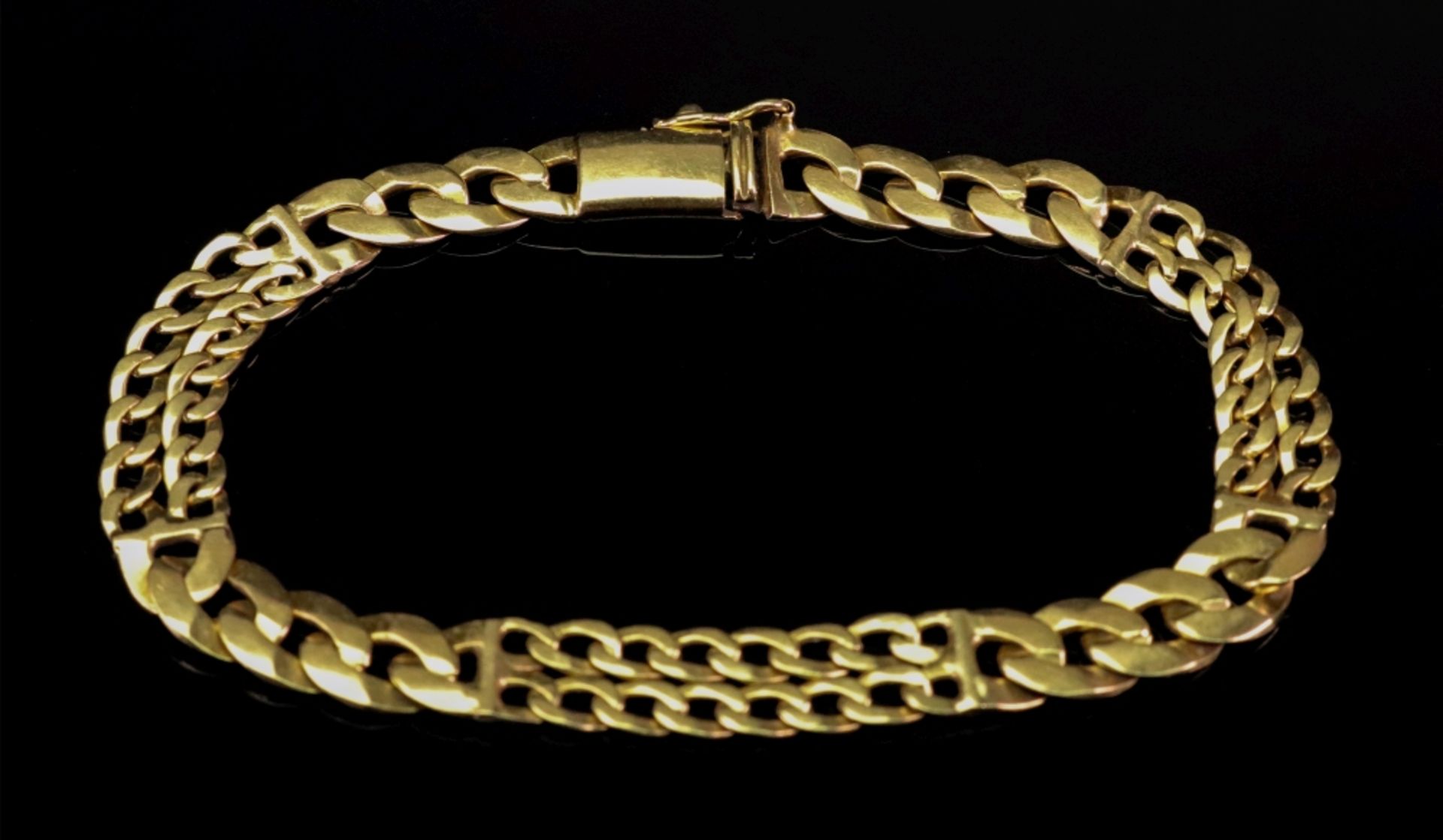 An 18ct gold bracelet, detailed 750, 15.2g.