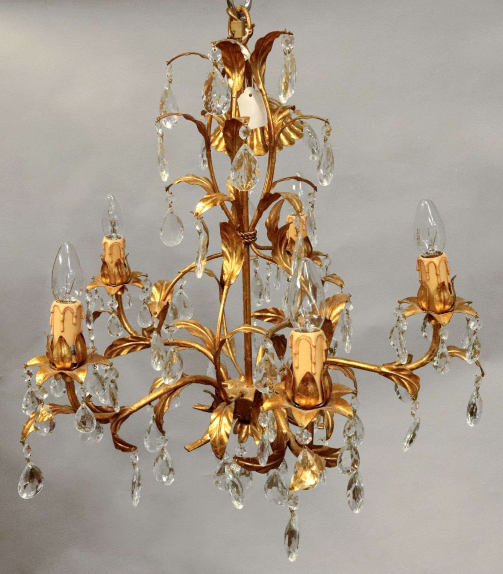 A pair of Christopher Wray five light gilt metal and facet cut glass chandeliers, - Bild 2 aus 3