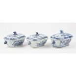 A Chinese export blue and white sauce tureen and cover, Qianlong,