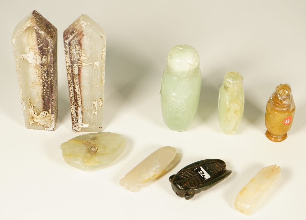 A group of Chinese jade carvings, comprising; an archaistic box and cover carved with a cicada, 11. - Image 2 of 2