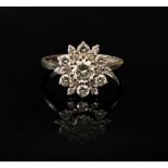 A diamond cluster ring of flowerhead des