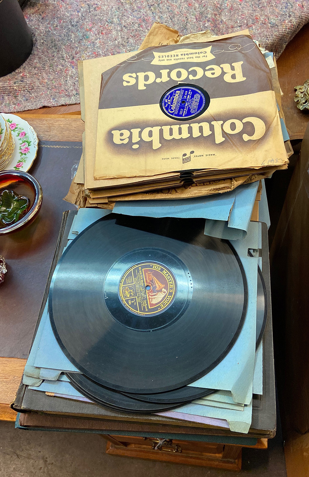 A HMV wind-up gramophone and a large collection of 78rpm records (qty). - Image 4 of 8