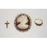 A gold mounted oval shell cameo pendant brooch, designed as the portrait of a lady,