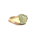 A gold ring, mounted with a spherical green agate bead, detailed 14 K (possibly loaded),