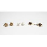 A pair of 18ct gold earstuds, of interwoven design, weight 2.