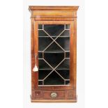 A George III mahogany corner cabinet, en