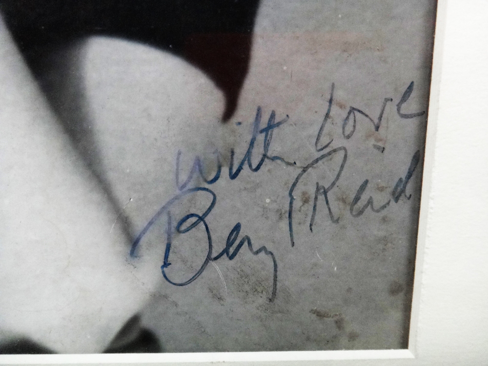A group of seven, including a signed photograph of Beryl Reid, - Bild 2 aus 8