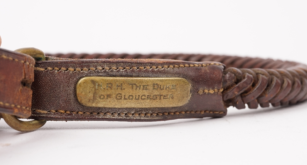 A leather and brass mounted dog collar with applied plaque detailed 'H.R.H. THE DUKE OF GLOUCESTER'. - Bild 2 aus 3