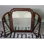 An early 20th century mahogany triptych dressing table mirror, on bun feet, 94cm wide x 64cm high.