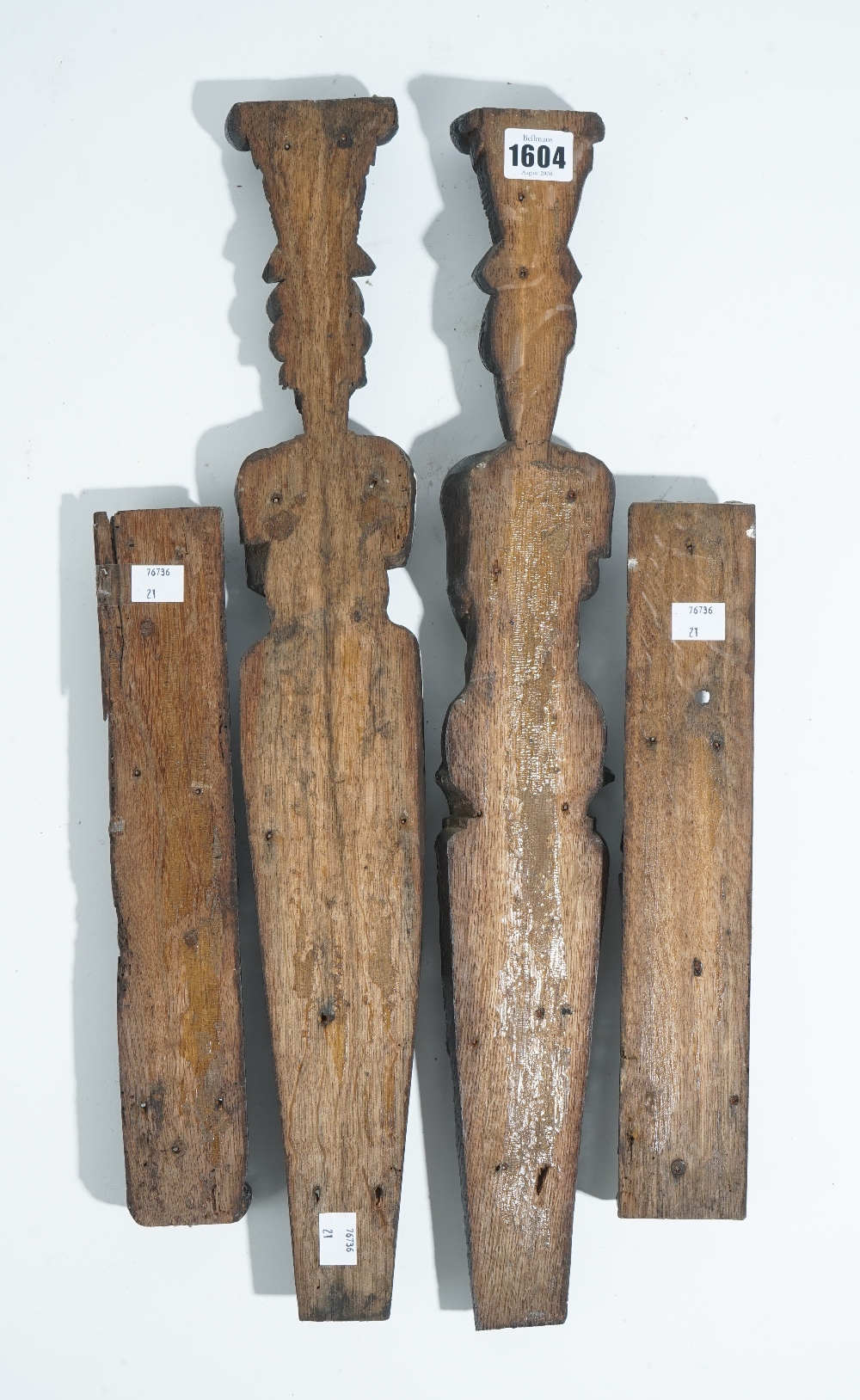 Two pairs of carved oak figural terms, probably Elizabeth I/James I, - Bild 3 aus 3