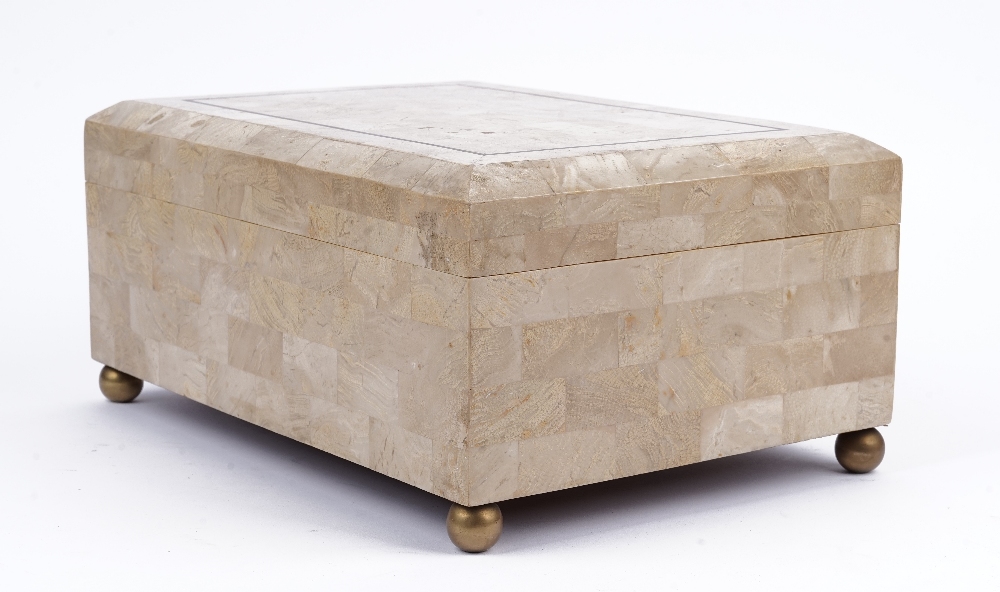 A tessellated marble cigar box by Maitland Smith, raised on spherical brass bun feet, 36cm wide. - Bild 2 aus 5