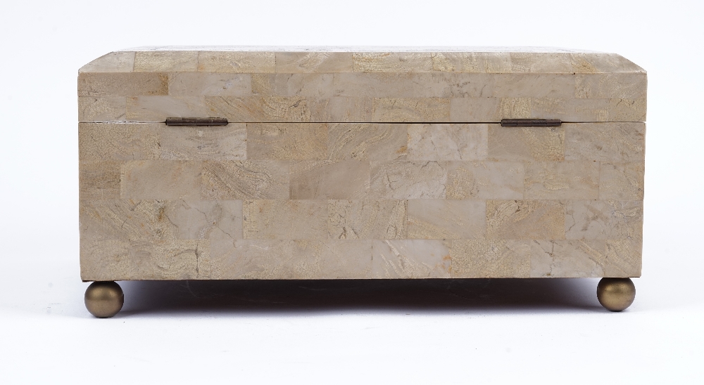 A tessellated marble cigar box by Maitland Smith, raised on spherical brass bun feet, 36cm wide. - Bild 3 aus 5