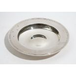A silver Armada style dish, of circular form, diameter 19.5cm, London 1975, weight 351 gms.