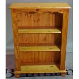 A modern pine open bookcase on turned supports, 77cm wide x 105cm high.