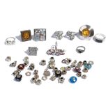 Ten mostly silver mounted rings,