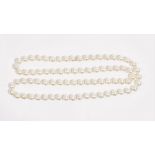 A single row necklace of cultured pearls (no clasp), length approximately 72cm, gross weight 63.