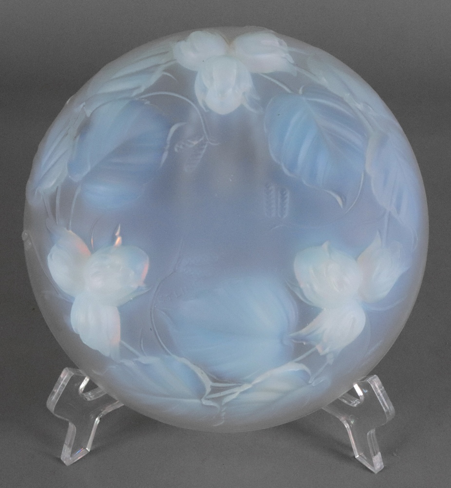 An Etling France 151 opalescent glass bowl, moulded with flowers and leaves, 20cm diameter. - Image 3 of 6