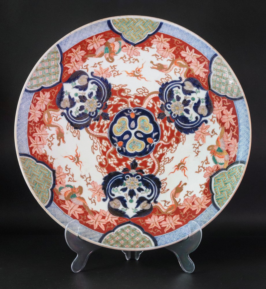 A Japanese Hizen Imari porcelain charger