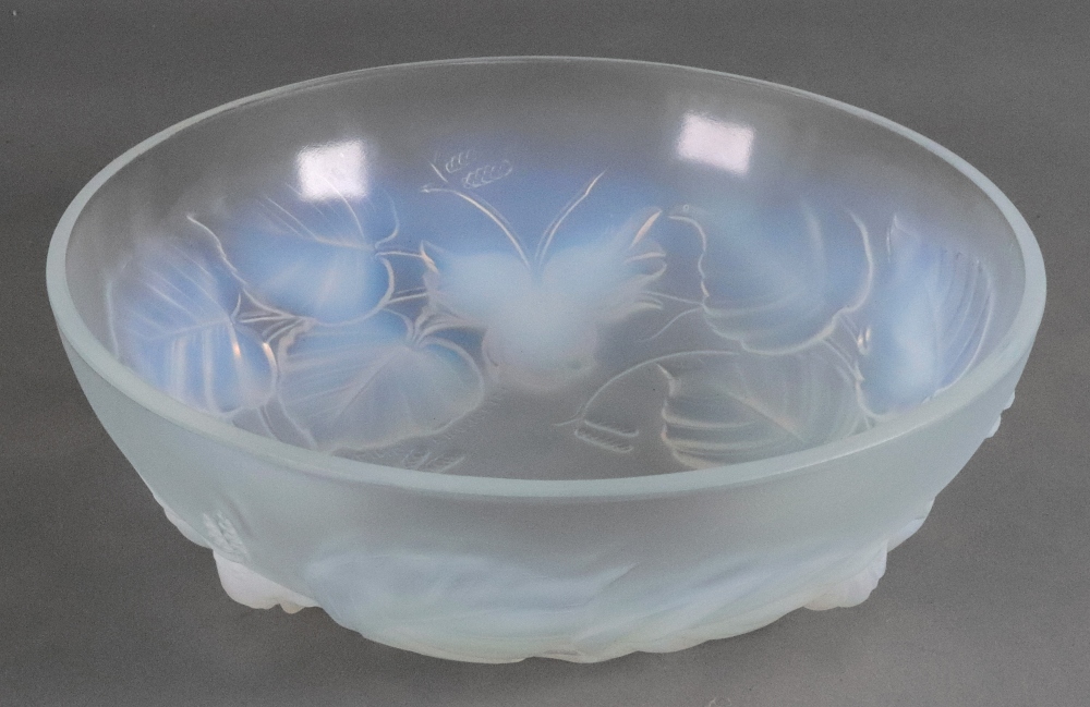 An Etling France 151 opalescent glass bowl, moulded with flowers and leaves, 20cm diameter.