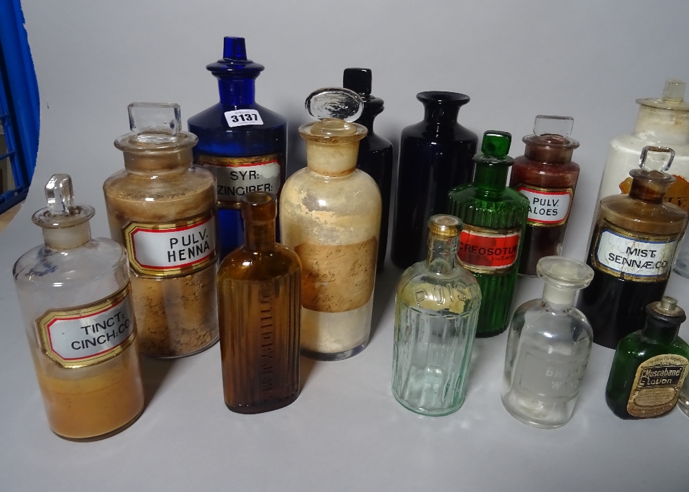 A large quantity of mostly 20th century glass apothecary jars, the largest 23cm high (qty). - Image 2 of 3