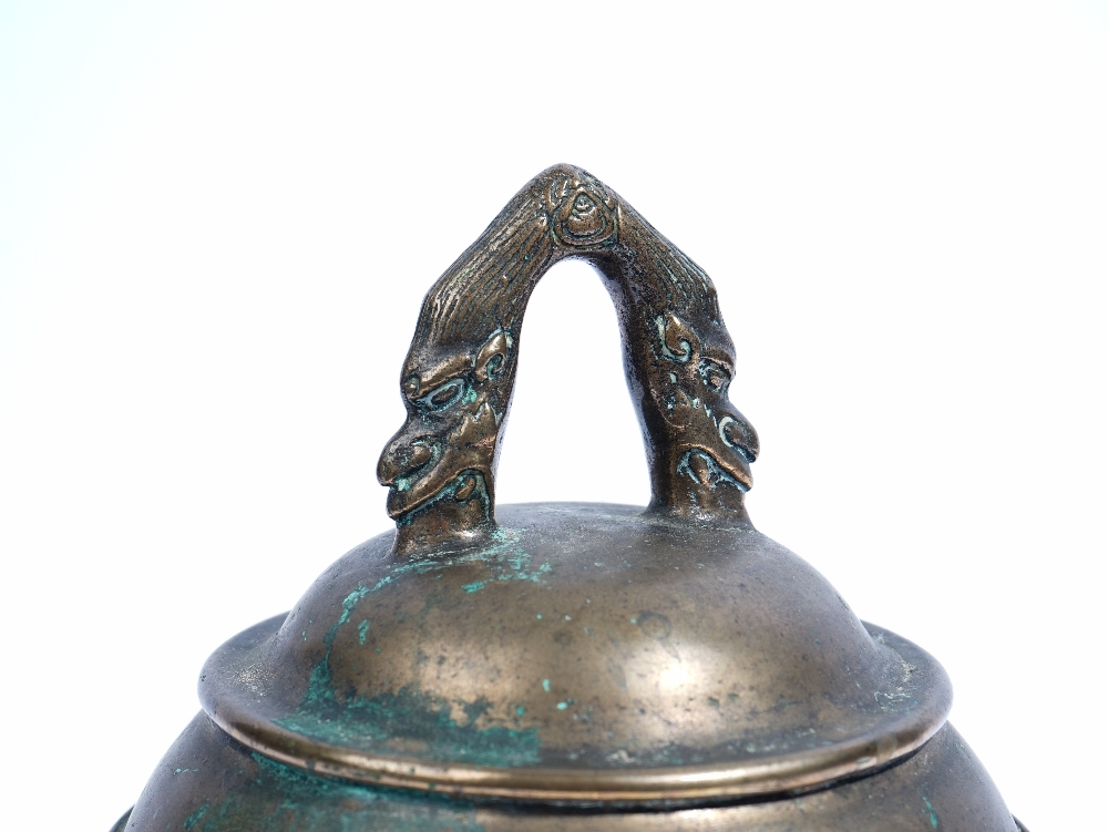 A Chinese bronze bell, 19th/20th century, - Image 3 of 11