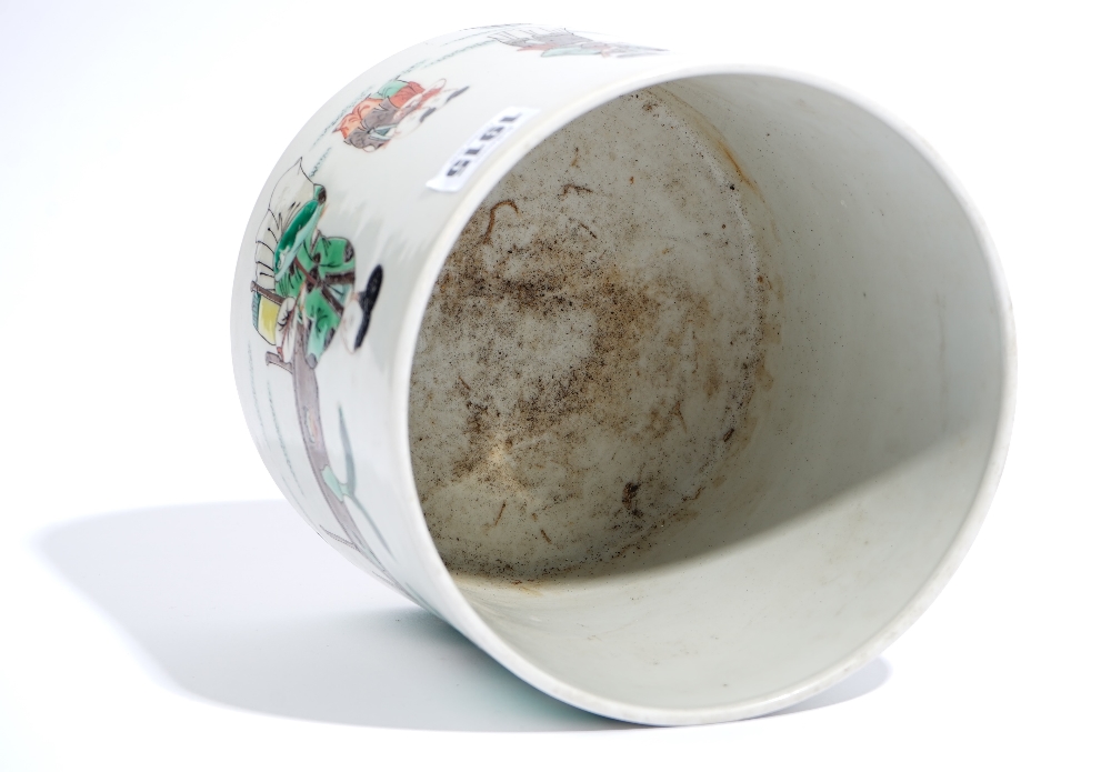 A Chinese famille-verte cylindrical brush pot. - Image 5 of 10