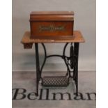 An early 20th century Singer peddle sewing table lacking machine, 73cm wide x 74cm high.